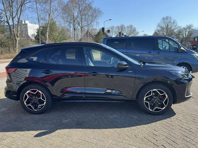 Ford Kuga 2.5 PHEV ST-Line X 2025 Hybride Benzine 2