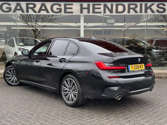 BMW 3 Serie 330e 2020 Hybride Benzine 7