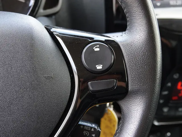 Peugeot 108 1.0 e-VTi Allure 2020 Benzine 25
