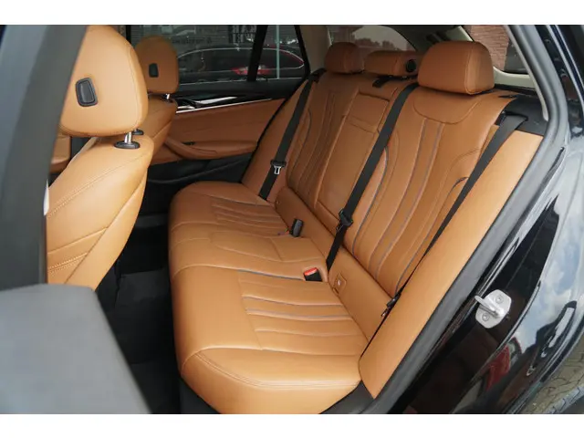 BMW 5 Serie Touring 530i xDrive Executive 2017 Benzine 26