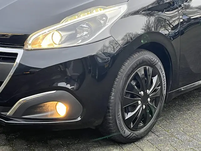 Peugeot 208 1.2 PureTech Blue Lion 2017 Benzine 9