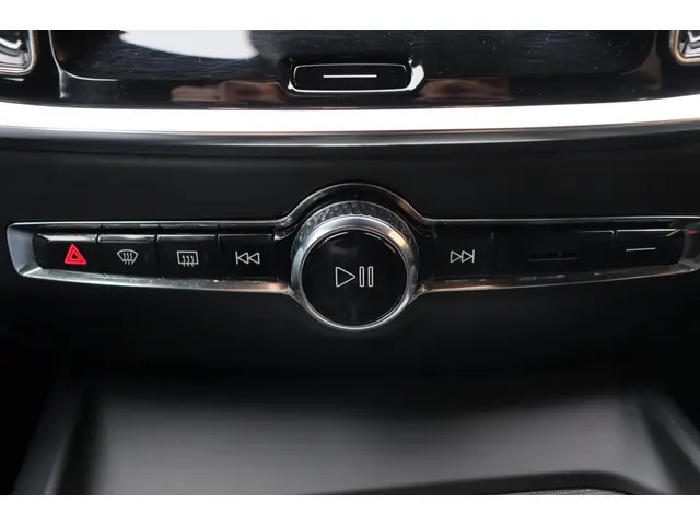 Volvo V60 2.0 T4 R-Design org. NL-auto 2019 Benzine 17