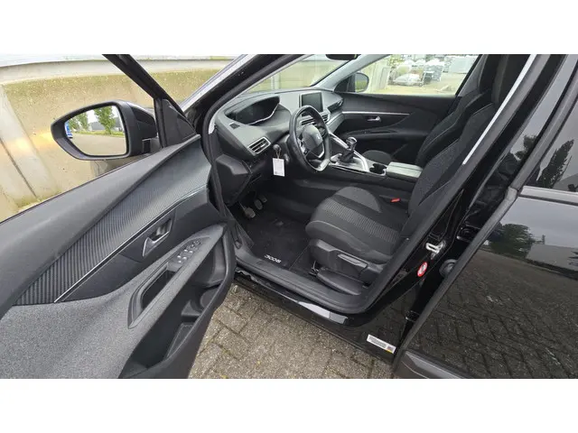 Peugeot 3008 1.2 PureTech Active 2018 Benzine 12