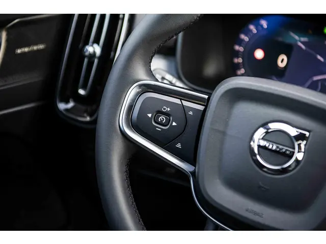 Volvo XC40 2.0 B3 Business Edition 2025 Benzine 23