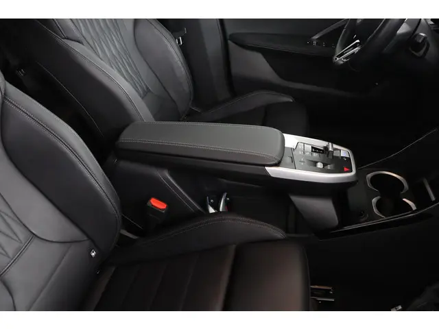 BMW iX1 xDrive30 Launch Edition 67 kWh 2023 Elektrisch 69