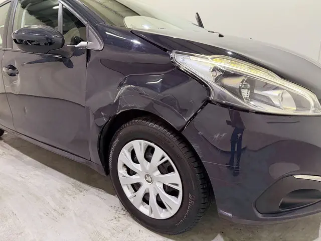 Peugeot 208 HB 1.2 PureTech Blue Lion 2017 Benzine 9