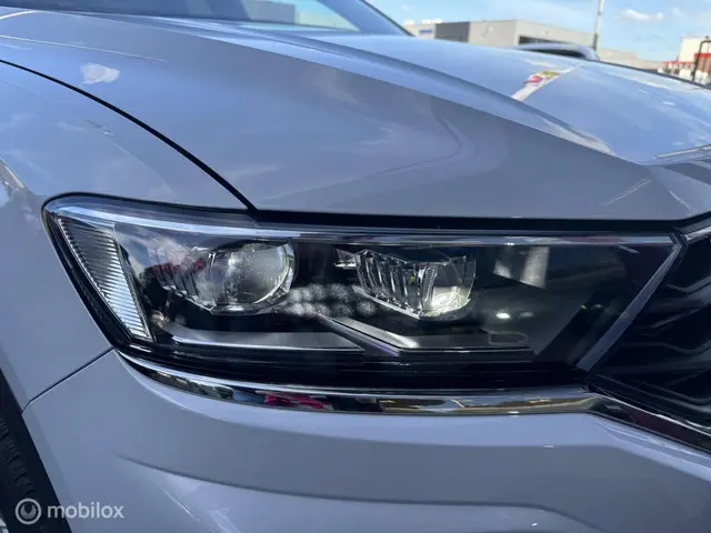 Volkswagen T-Roc 2.0 TSI 4Motion Sport 2018 Benzine 37