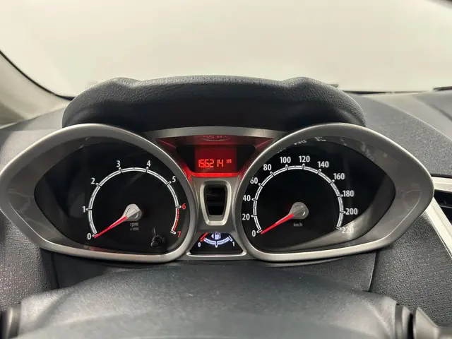 Ford Fiesta 1.25 Titanium ECC LM 5 DEURS. 2012 Benzine 21