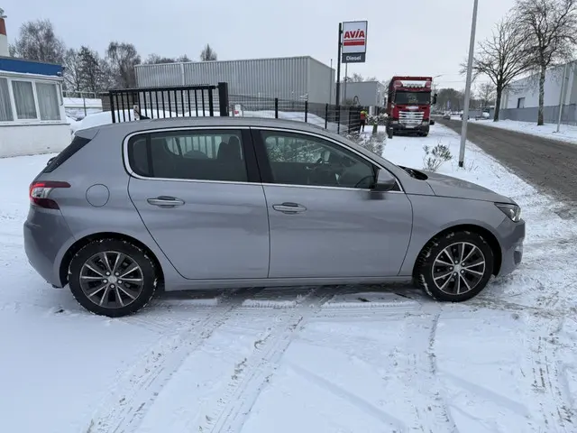 Peugeot 308 1.6 THP Première*PANO*NAP* 2013 Benzine 5