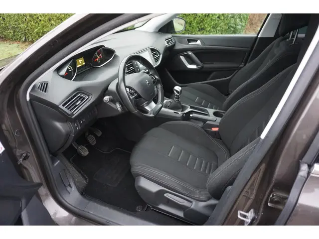Peugeot 308 SW 1.2 130pk panoramadak NAP 2014 Benzine 7