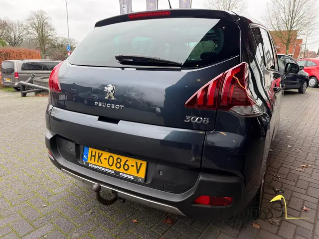 Peugeot 3008 1.2 PureTech Style / apk11-2026 2015 Benzine 10