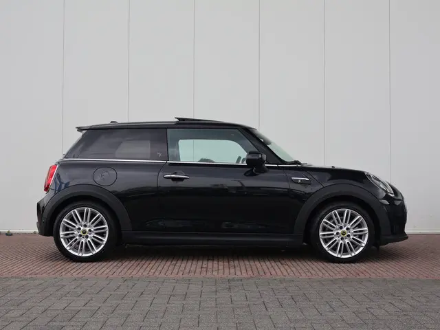 MINI Electric Mini MINI Yours 33 kWh 2023 Elektrisch 4
