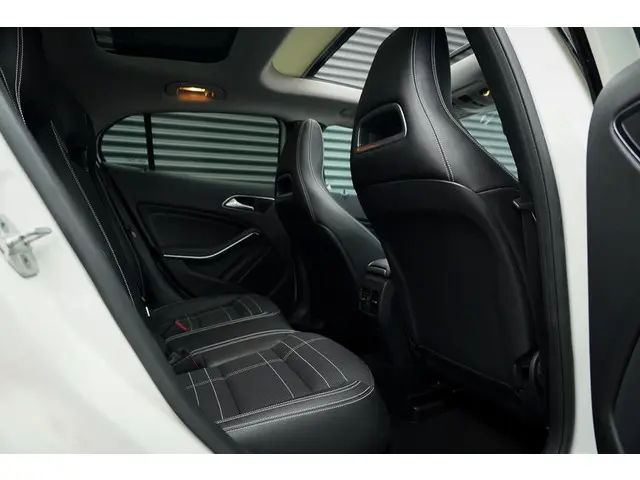 Mercedes-Benz GLA 250 4Matic 2015 Benzine 8