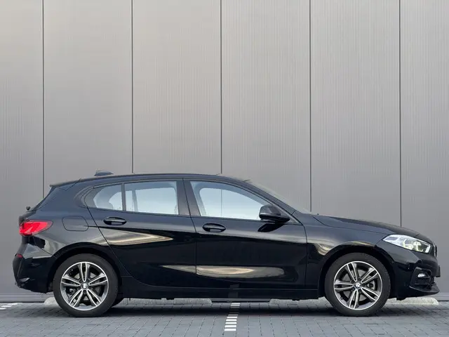 BMW 1 Serie 118i Executive Edition M 2020 Benzine 8