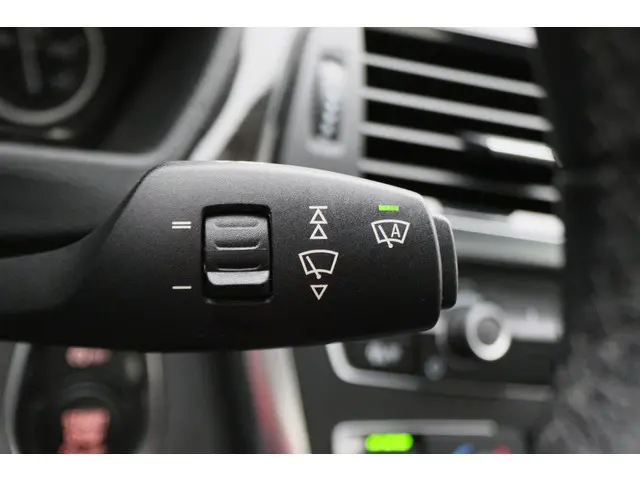 BMW 3 Serie 320i High Executive 2015 Benzine 33