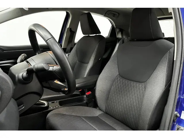 Toyota Yaris 1.5 Hybrid Dynamic Plus, 2022 Hybride Benzine 4