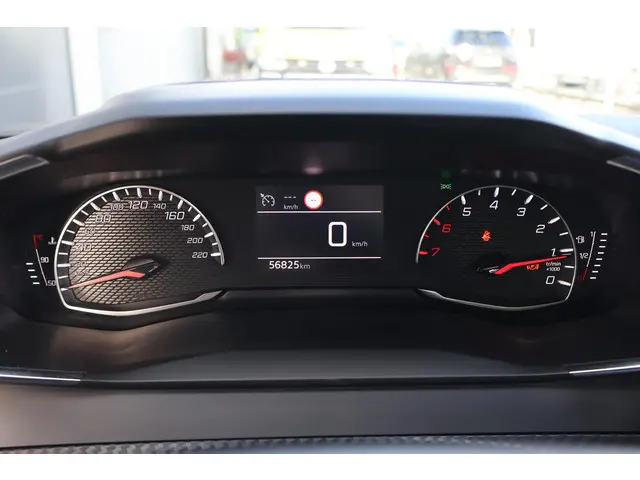 Peugeot 2008 1.2 Allure 2022 Benzine 28