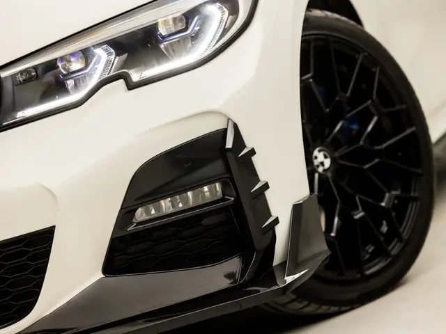 BMW 3 Serie 330i High Executive M Sport 2019 Benzine 19