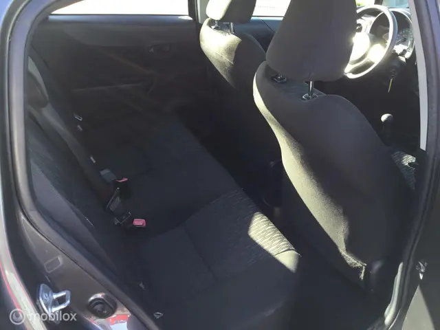 Toyota Yaris 1.0 VVT-i Now - 5 deurs - airco 2014 Benzine 14
