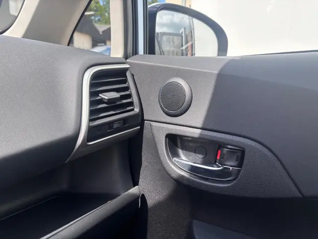 Toyota Verso-S 1.3 VVT-i Dynamic 2012 Benzine 19