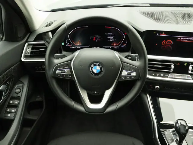 BMW 3 Serie Touring 320i 2020 Benzine 28