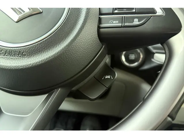 Suzuki Swift 1.2 Select Smart Hybrid 2025 Benzine 22