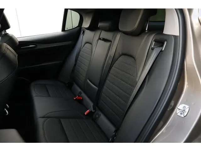 Alfa Romeo Stelvio 2.0 T AWD Super 2018 Benzine 14