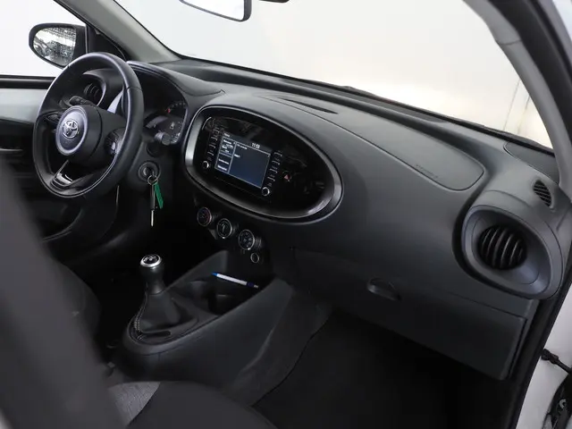 Toyota Aygo X 1.0 VVT-i MT Play 2023 Benzine 17