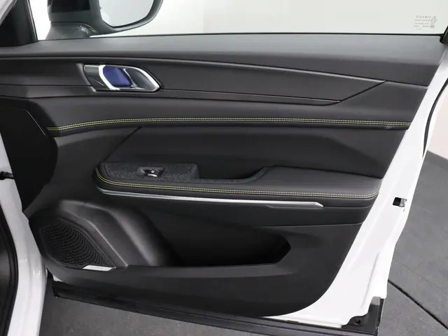 Lynk & Co 01 1.5 More 2025 Hybride Benzine 38