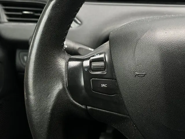 Peugeot 208 1.2 VTi Allure 2013 Benzine 7