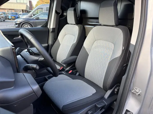 Ford E-Transit Courier Limited 44 kWh 2026 Elektrisch 15