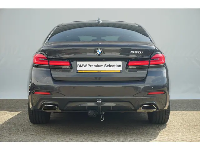 BMW 5 Serie Sedan 530i 2022 Benzine 6