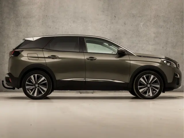 Peugeot 3008 1.2 PureTech Sport 2020 Benzine 4