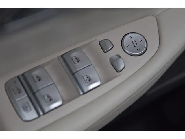 BMW 7 Serie 740Li High Executive 2016 Benzine 12
