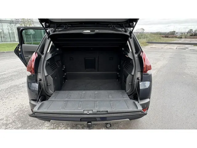 Peugeot 3008 1.2 PureTech Style 2015 Benzine 12