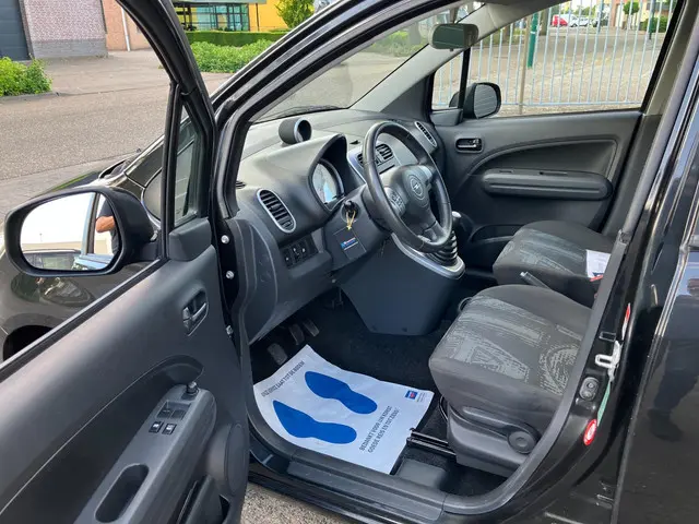Opel Agila 1.0 Edition Airco. N.a.p 2012 Benzine 7