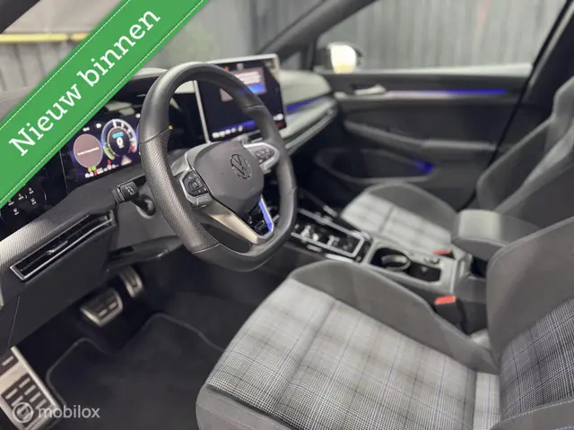 Volkswagen Golf 1.5 eHybrid GTE 2024 Hybride Benzine 26