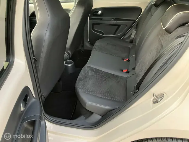 SEAT Mii by Mango. Navi, PDC, Allseason banden 2015 Benzine 7