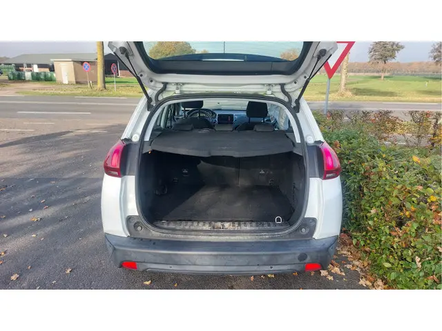 Peugeot 2008 1.2 PureTech Blue Lion 2018 Benzine 10