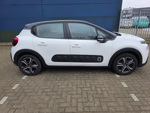 Citroën C3 1.2 PureTech Shine 2018 Benzine 2