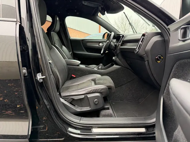 Volvo XC40 2.0 T4 R-Design | 2018 | 2018 Benzine 17