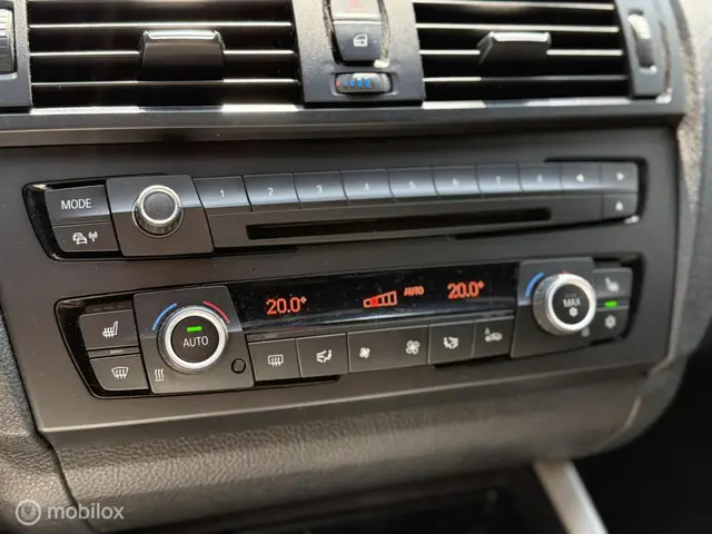 BMW 1 Serie 116i Business+, Automaat, 5 deurs 2012 Benzine 12