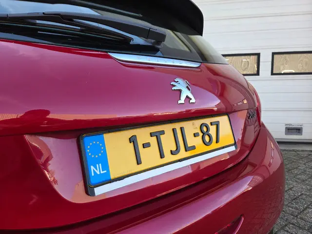 Peugeot 208 1.0 VTi Access 2014 Benzine 12