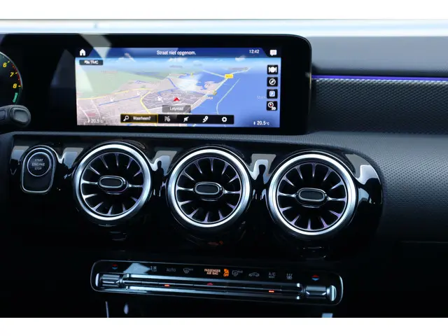Mercedes-Benz A-Klasse 250 e Luxury 2021 Hybride Benzine 39