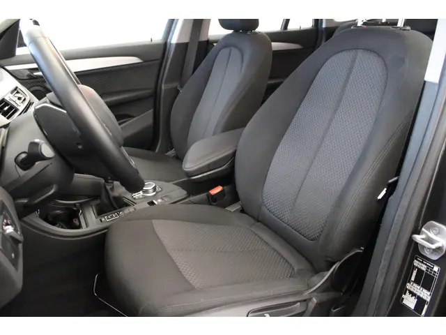 BMW X1 sDrive18i Business Edition 2022 Benzine 12