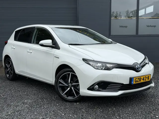 Toyota Auris 1.8 Hybrid Dynamic Go 2018 Hybride Benzine 4