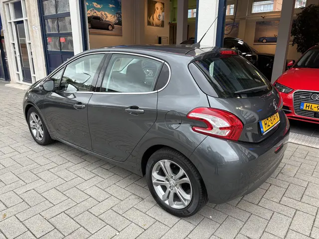 Peugeot 208 1.2 VTi Allure 2014 Benzine 3