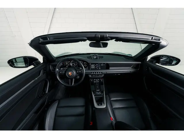 Porsche 911 Carrera 4S Cabriolet 2020 Benzine 24