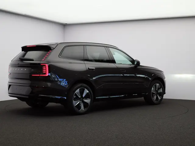 Volvo EX90 2