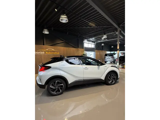 Toyota C-HR 1.8 Hybrid Bi-Tone 2021 Hybride Benzine 8